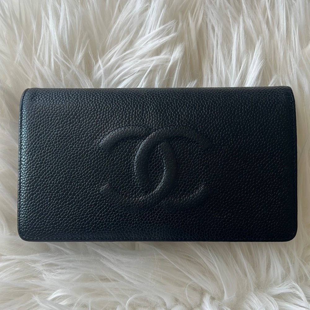 CHANEL Yen wallet